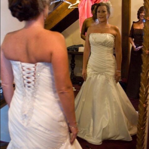 Mia Solano Couture  Wedding Dress - Picture 8 of 8